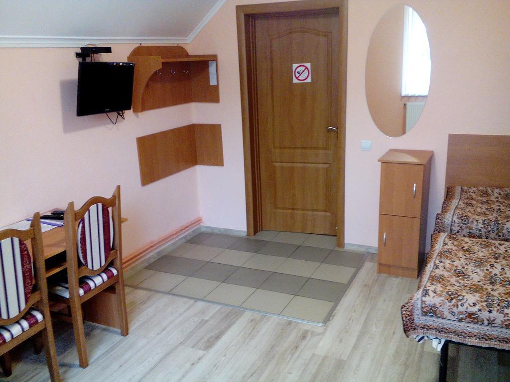 Hostel On Flotska Ивано-Франковск Экстерьер фото